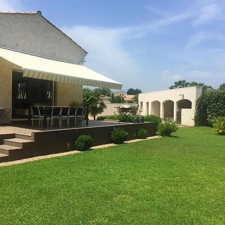With 5 Bedrooms In With Wonderful Mountain View Indoor Pool Enclosed Garden Villa *